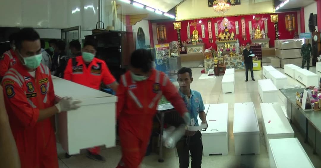 ญาติร่ำไห้ระงม รับ18ศพเหยื่อรถทัวร์คว่ำกลับกาฬสินธุ์