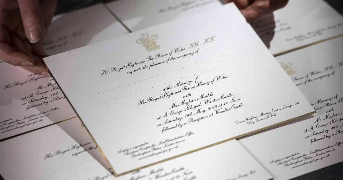 เผยโฉมการ์ดเชิญร่วมพิธีเสกสมรส “เจ้าชายแฮร์รี-มาร์เคิล”