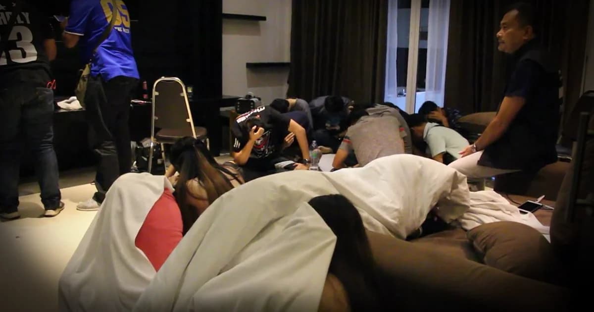 บุกจับปาร์ตี้อัพยา แจ็กพอตเจอลูกชายรองผู้การฯพกยาอีร่วมวง