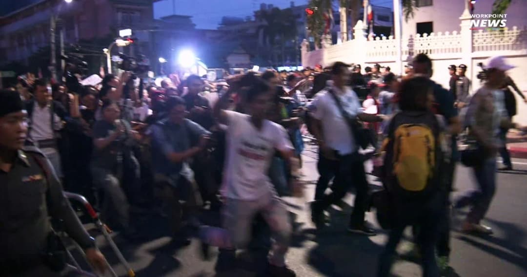 นาที “คนอยากเลือกตั้ง” บุก ทบ. ก่อนยุติชุมนุม เตรียมเคลื่อนไหว พ.ค.