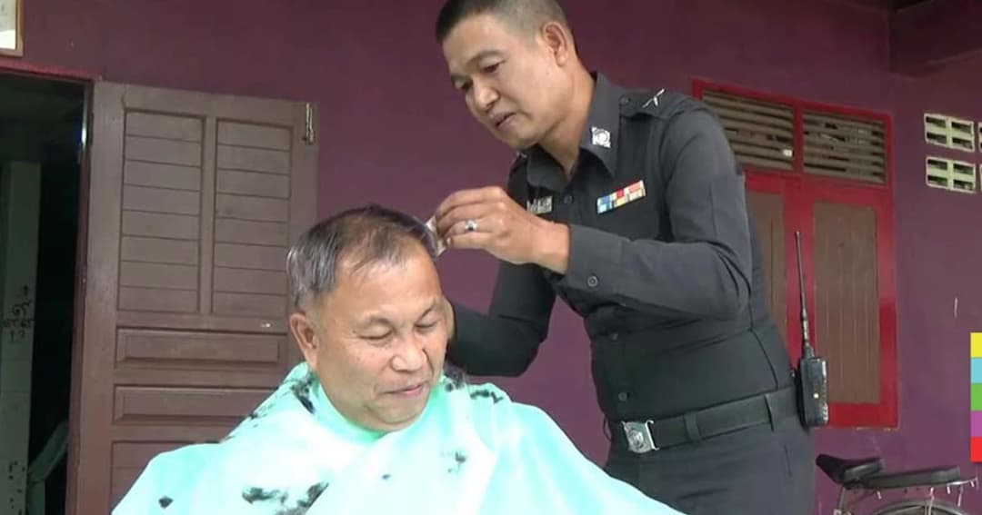 ตำรวจดี ! ตระเวนตัดผมให้ผู้พิการ คนชรา นอกเวลาราชการ