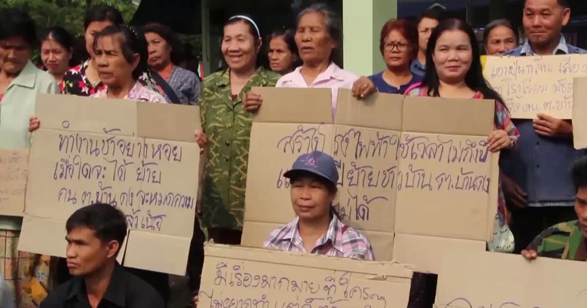 กฟผ.แจงเหตุดินสไลด์ ขณะชาวบ้านประท้วงเรียกร้อง เร่งอพยพหมู่บ้านหนี