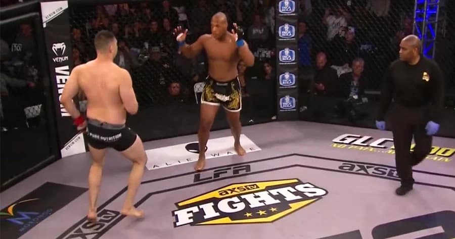 นักมวย MMA ถูกปรับแพ้ หลังแสดงพฤติกรรมไม่เหมาะสม