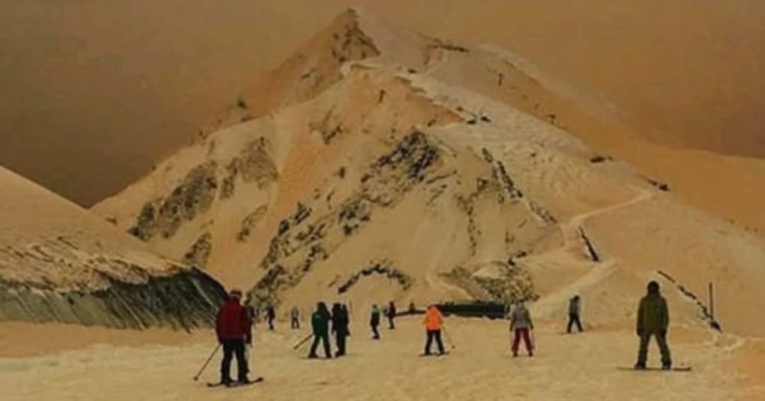 พายุทะเลทรายถล่มยุโรป ปรากฏ “หิมะสีส้ม” คล้ายอยู่บนดาวอังคาร