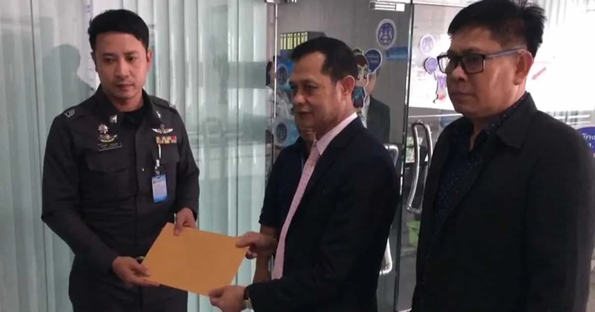 ตำรวจ สน.พหลโยธิน ร้อง หัวหน้าหักเงินติดแอร์โรงพัก