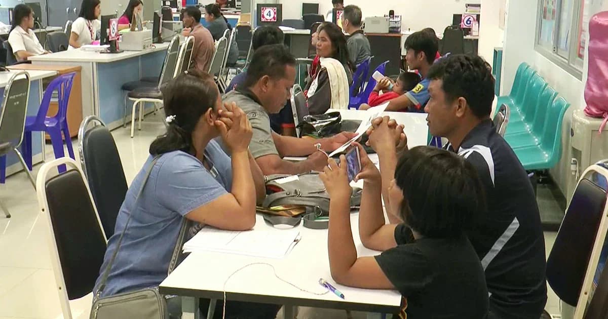 ใกล้หมดเขต ! ต่างด้าวแห่ขึ้นทะเบียน ศูนย์ OSS บุรีรัมย์ นับพันคน