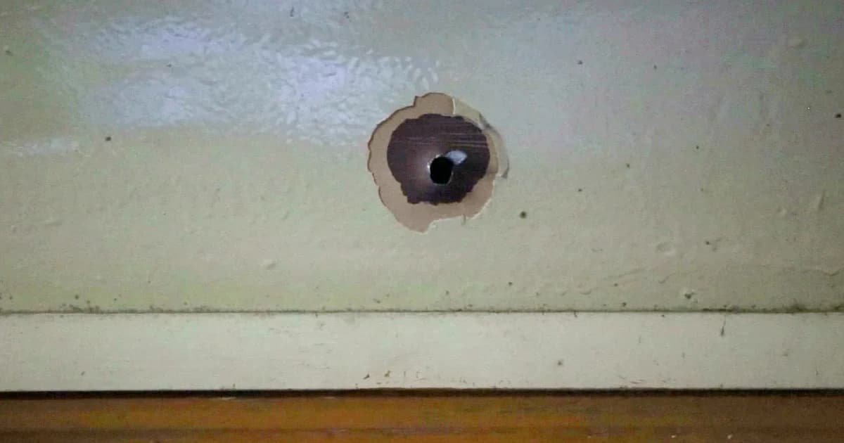 คนร้ายแต่งการคล้ายหญิง ยิงถล่มรถไฟสายใต้ ไม่มีผู้บาดเจ็บ