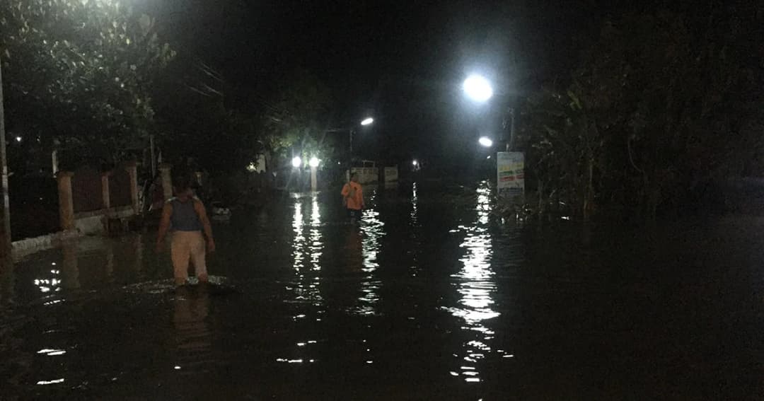 ฝนถล่มเมืองลำปางไฟฟ้าดับทั้งเมืองน้ำท่วมบ้าน 20 หลัง