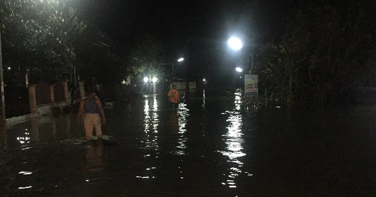 ฝนถล่มเมืองลำปางไฟฟ้าดับทั้งเมืองน้ำท่วมบ้าน 20 หลัง