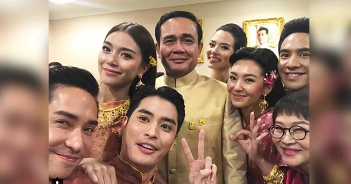 ‘ออเจ้า’ บุกทำเนียบฯ รณรงค์แต่งชุดไทย