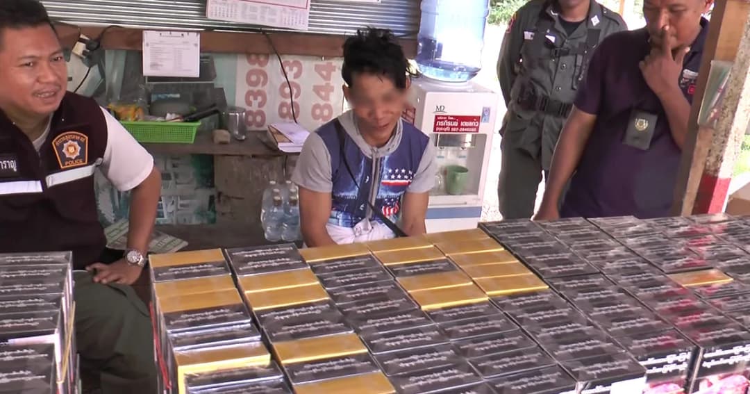 จับชาวเมียนมา ซุกบุหรี่เถื่อนนับพัน ขึ้นรถ บขส. ระนอง–กระบี่