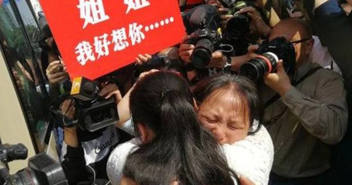 สุดปลาบปลื้ม! ครอบครัวจีนพบลูกสาว หลังใช้เวลาตามหานาน 24 ปี