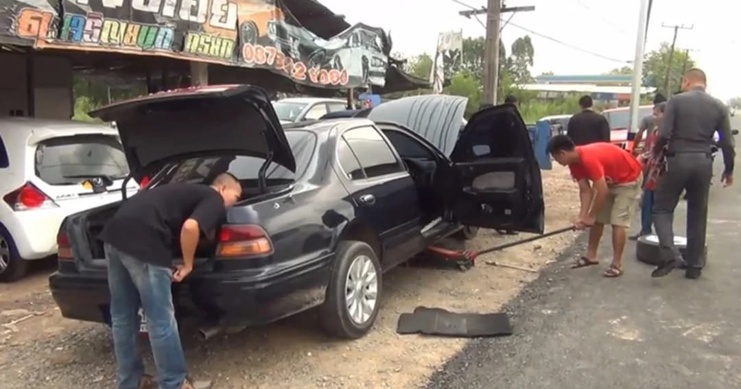 คนร้ายยิงถล่มอู่ซ่อมรถ รถเสียหาย 2 คัน