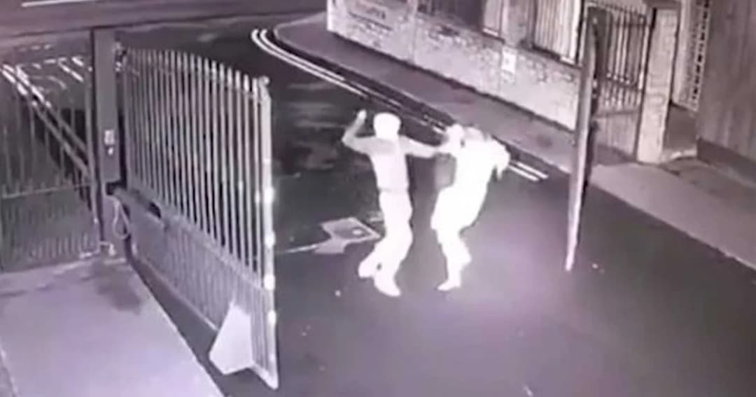 โจรกระชากกระเป๋าแทงสาวนับ 10 ครั้ง หลังพยายามต่อสู้