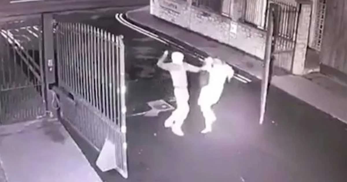 โจรกระชากกระเป๋าแทงสาวนับ 10 ครั้ง หลังพยายามต่อสู้