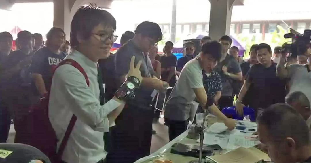 “เนติวิทย์” ผ่อนผันทหาร โชว์นาฬิกา 14 เรือน ยืมเพื่อนมา