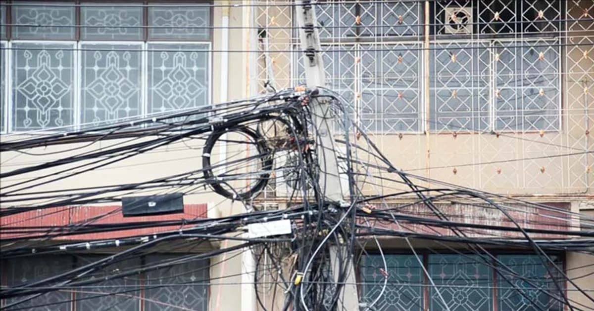 สายไฟ-สายเน็ตอีรุงตุงนัง ไม่งามสง่าสมกับเมืองท่องเที่ยว