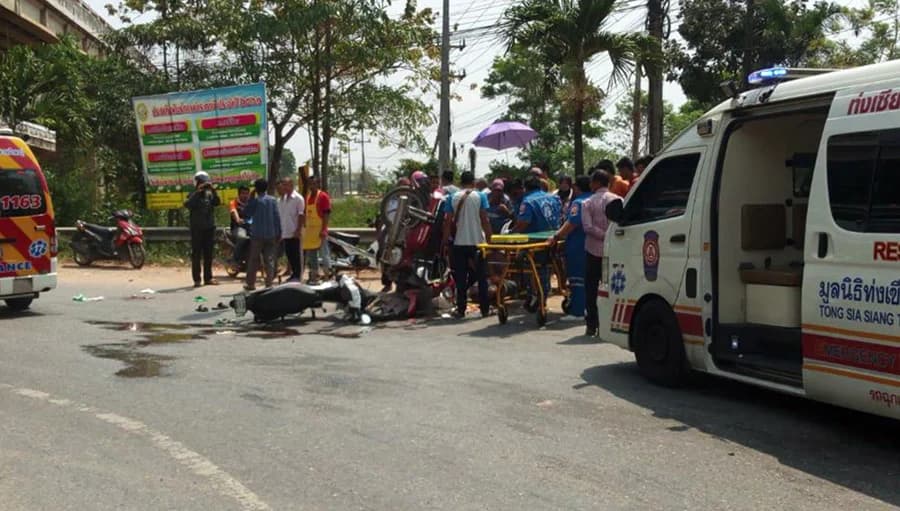 โจ๋ซิ่งจยย. หนีตำรวจ แหกโค้งเจ็บหนัก