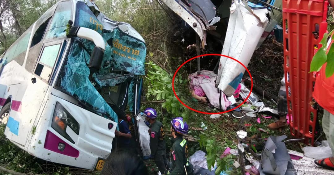 โชเฟอร์รถทัวร์กรุงเทพฯ-เชียงราย หลับในพุ่งชนต้นไม้ ดับ 1 เจ็บ 16 ราย
