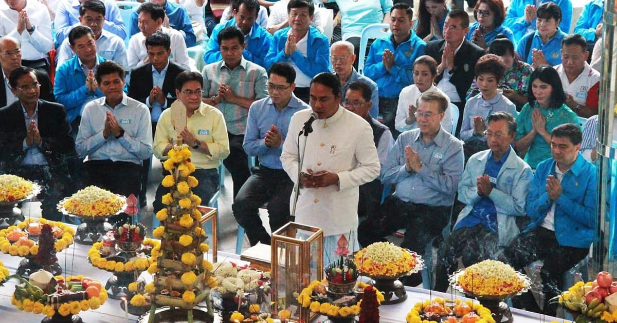 ‘มาร์ค’ คุย ประชาธิปัตย์เดินหน้าไกลกว่า รธน.