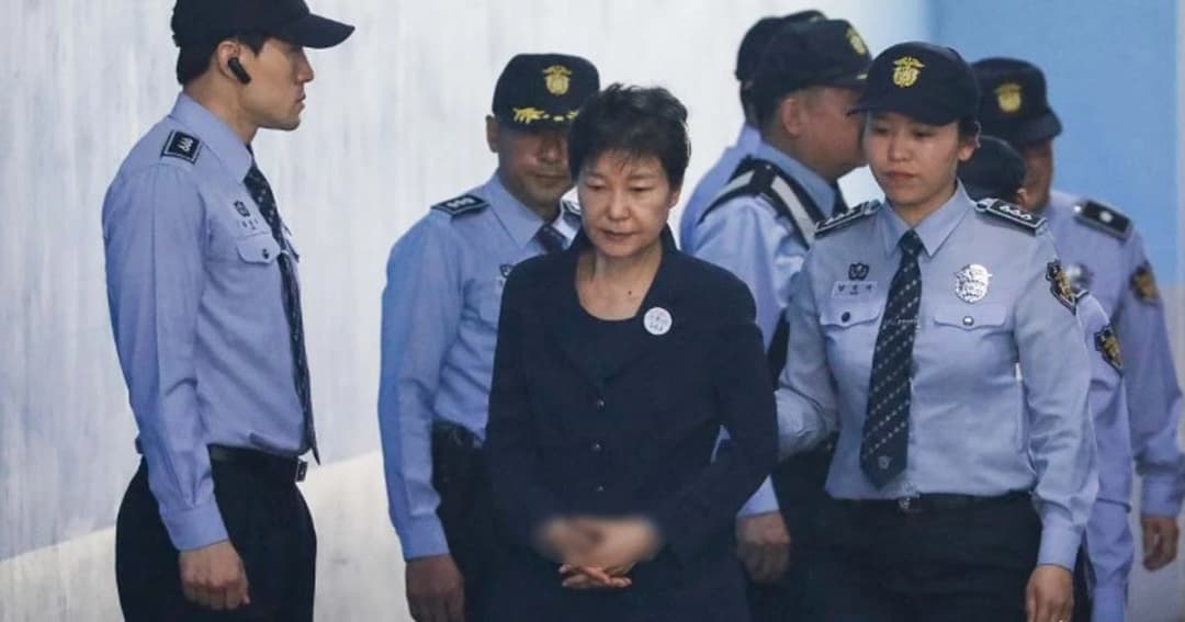 คุก 24 ปี อดีตประธานาธิบดีหญิงเกาหลีใต้ คดีรับสินบน