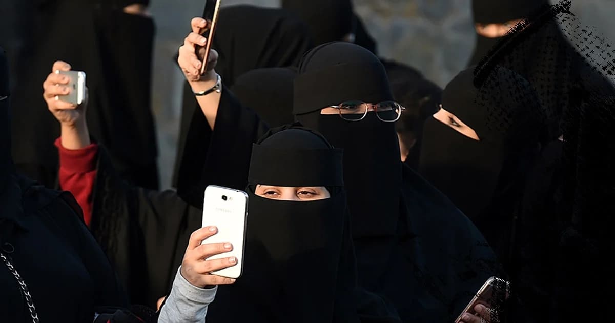 ซาอุฯ ออกกฎ “แอบส่อง” โทรศัพท์แฟนมีสิทธิ์ติดคุก