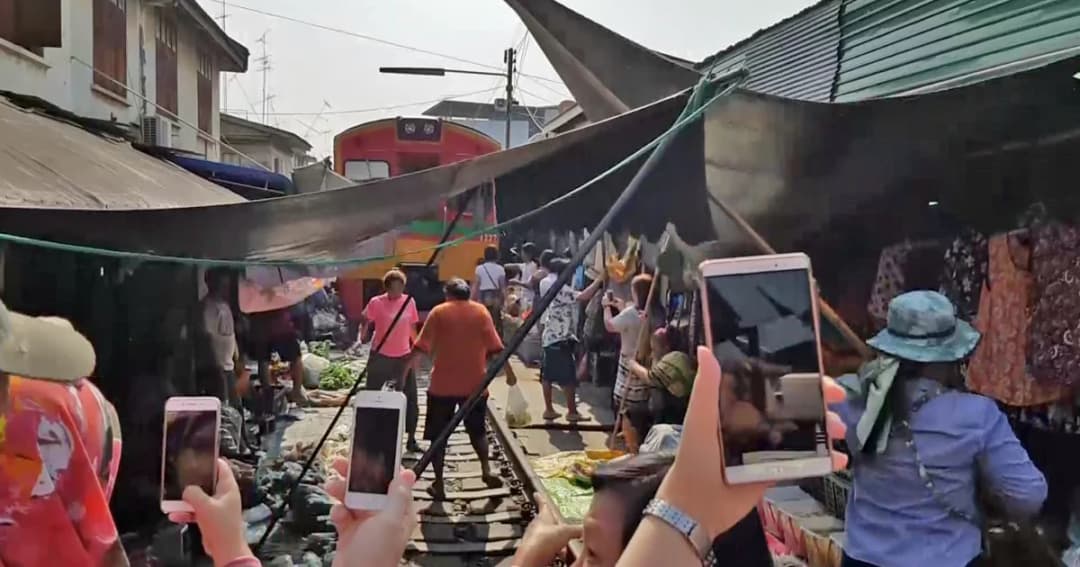 แม่ค้าตลาดร่มหุบเผย โซเชียลBBCโจมตีตลาดสกปรกไม่จริง ด้านไกด์ยัน นทท.ไม่เคยบอกสกปรก