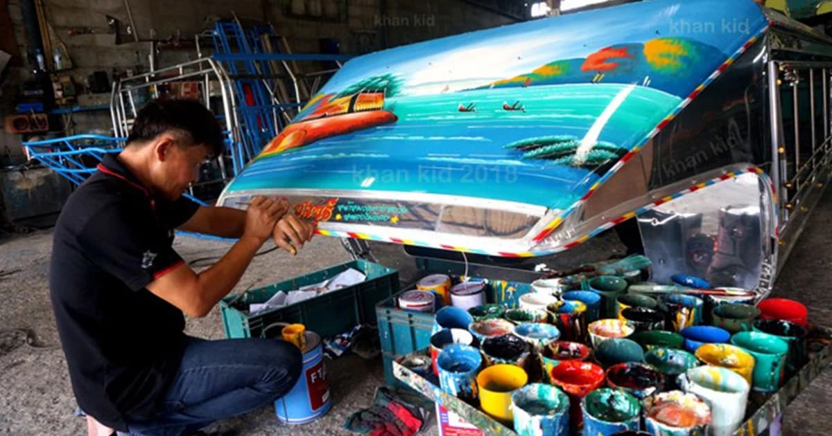 นักวาดภาพวิวบนรถสองแถว กับความเชยที่ไม่เสื่อมมนต์ขลัง