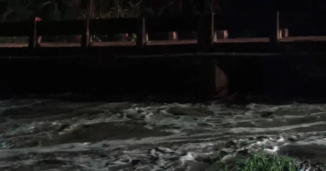 ฝนตกหนักน้ำป่าทะลักกลางดึก เมืองลำปางเสียหาย20หลัง