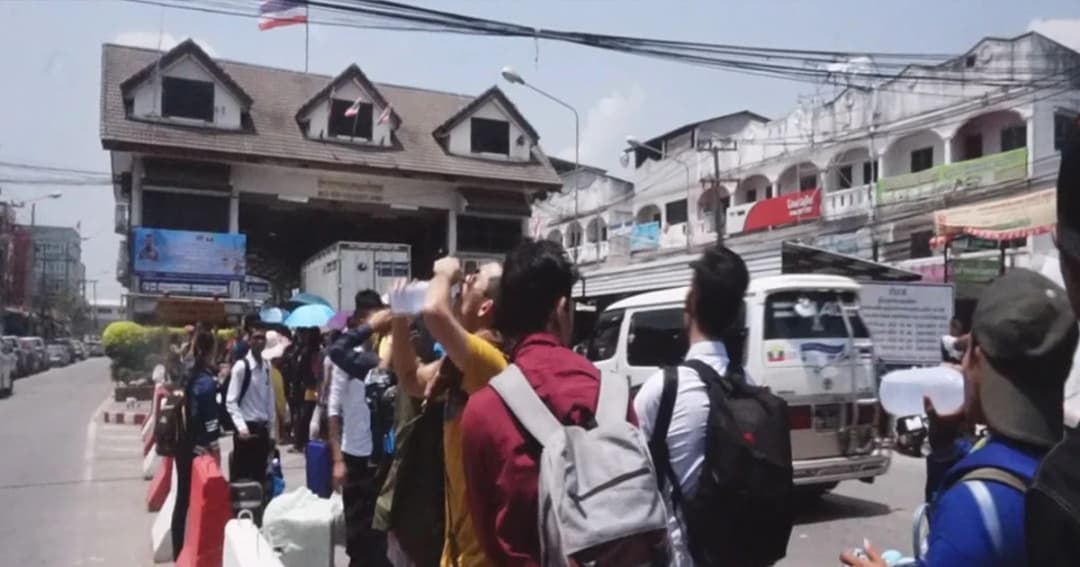 แรงงานเมียนมานับหมื่น แห่กลับบ้านฉลองสงกรานต์