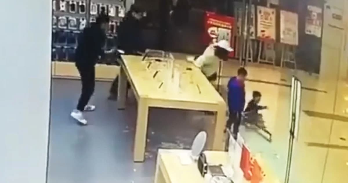 แม่ชาวจีนเรียก 1 ล้าน ชดเชยกระจกแตกใส่ลูกเจ็บหนัก