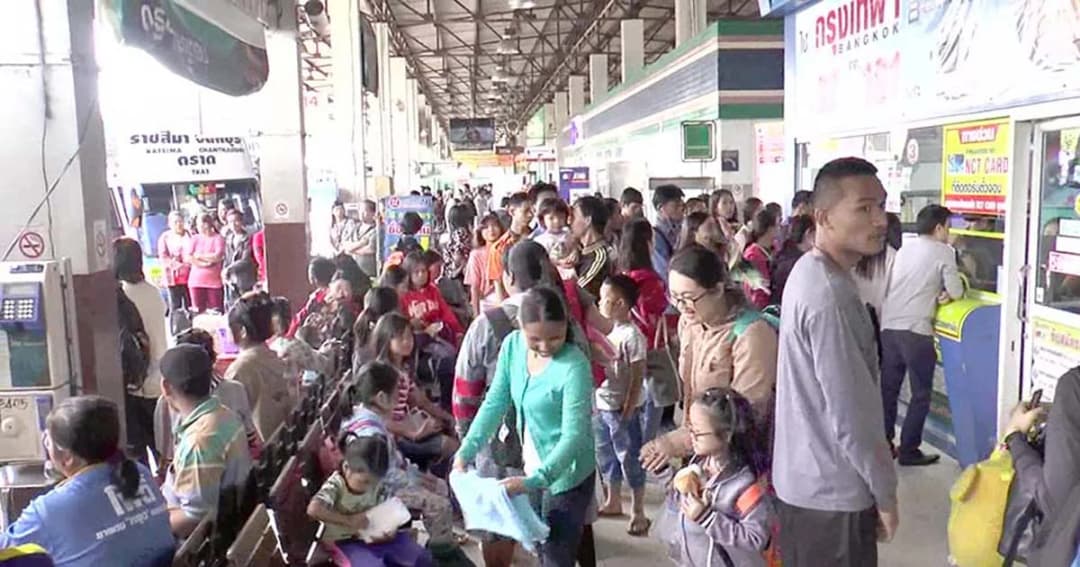 บขส.โคราชที่ 2 แน่นขนัด เพิ่มรอบรถรองรับคนกลับบ้าน