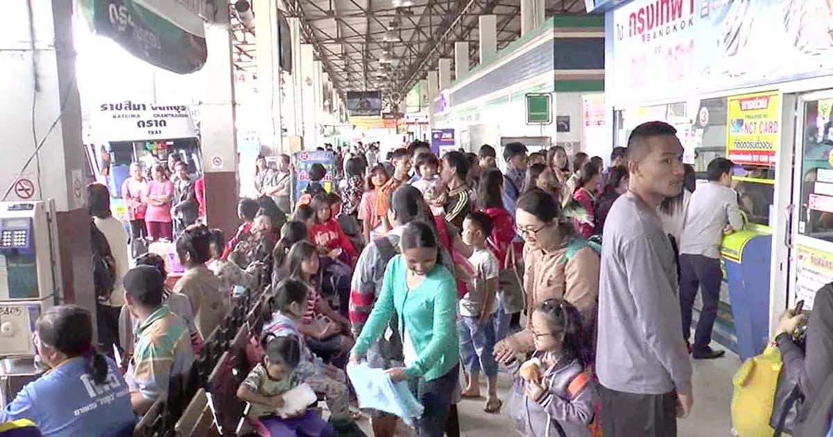 บขส.โคราชที่ 2 แน่นขนัด เพิ่มรอบรถรองรับคนกลับบ้าน