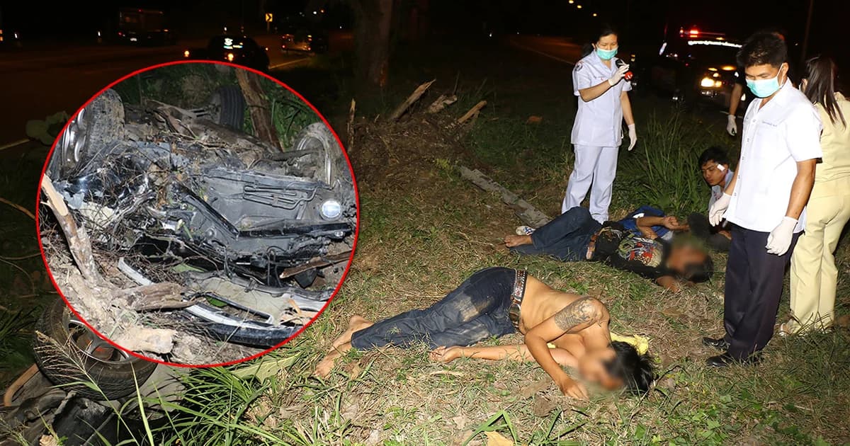 รถพังยับ ! 3 หนุ่ม ควบเก๋งออกจากผับ แหกโค้งชนต้นไม้อาการสาหัส