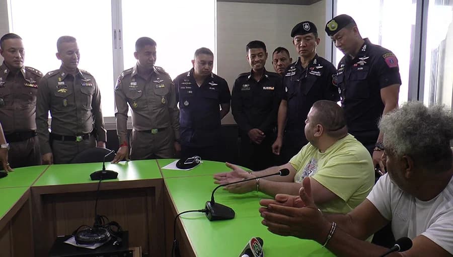 รวบมาเฟียอิสราเอล ถือปืนยิงหอยปูปลาบนหาด