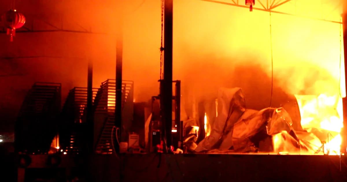 ไฟไหม้ห้องเย็นปทุมธานี เสียหายหลายสิบล้านบาท