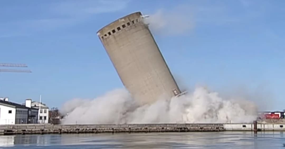 เดนมาร์กระเบิดไซโลเก่าพลาด ล้มทับห้องสมุด-ศูนย์วัฒนธรรมเสียหาย