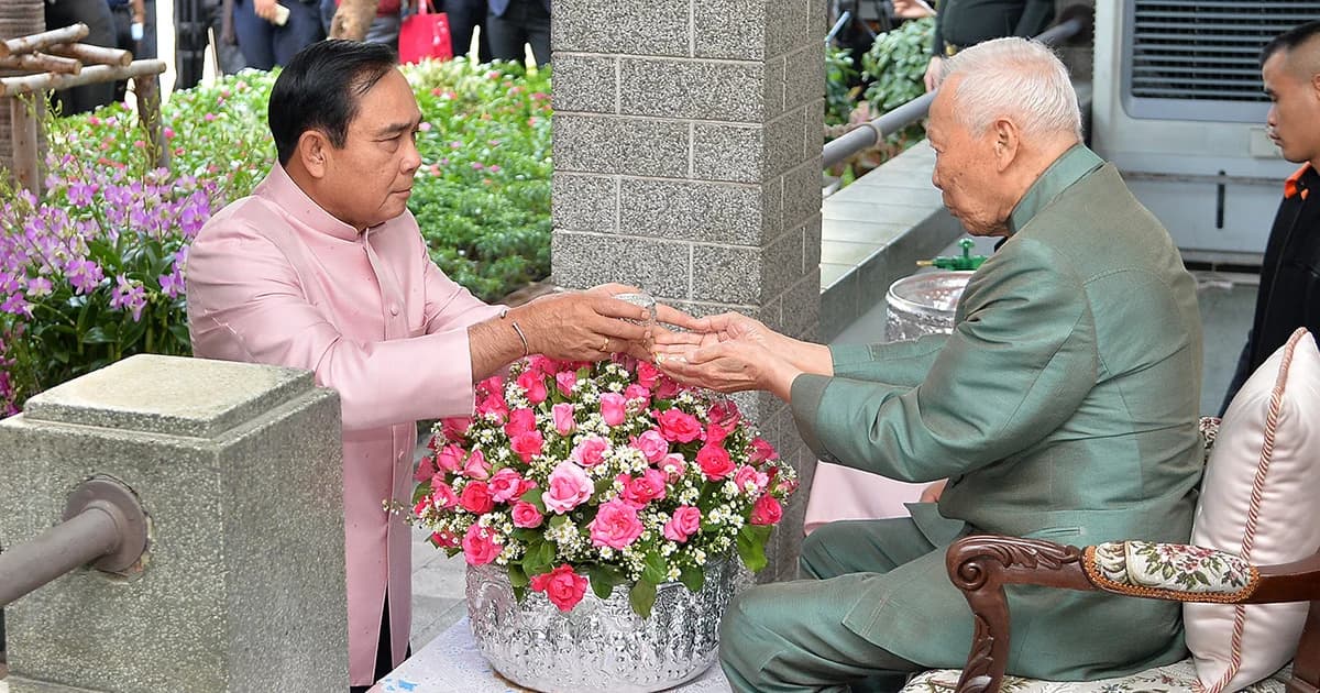 ‘ป๋าเปรม’ อวยพร ‘บิ๊กตู่’ ให้ทำงานสำเร็จ มั่นใจนำพาประเทศสงบสุข