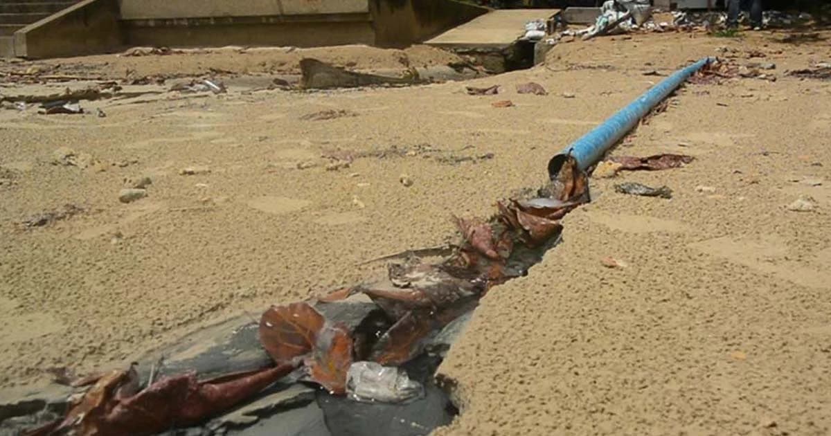 จ่อท่อน้ำทิ้งลงหาดคลองม่วง อบต.รื้อด่วน หวั่นกระทบการท่องเที่ยว