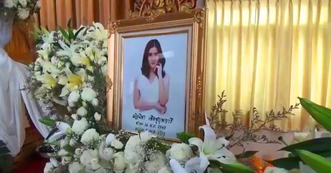 เผาเเล้ว “น้องอิน” ญาติ เพื่อน คนในวงการฯ ร่วมอาลัย