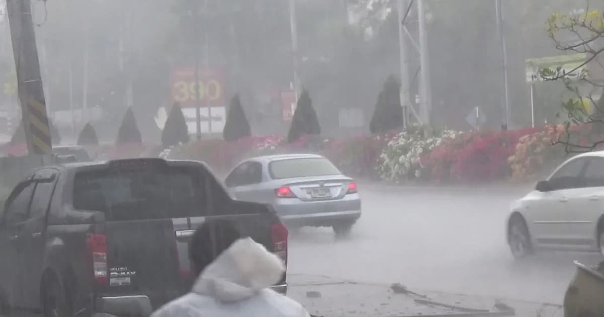 พายุฤดูร้อนถล่มเชียงใหม่ เสียหายหลายจุด เตรียมเจออีก 15-18 เม.ย.