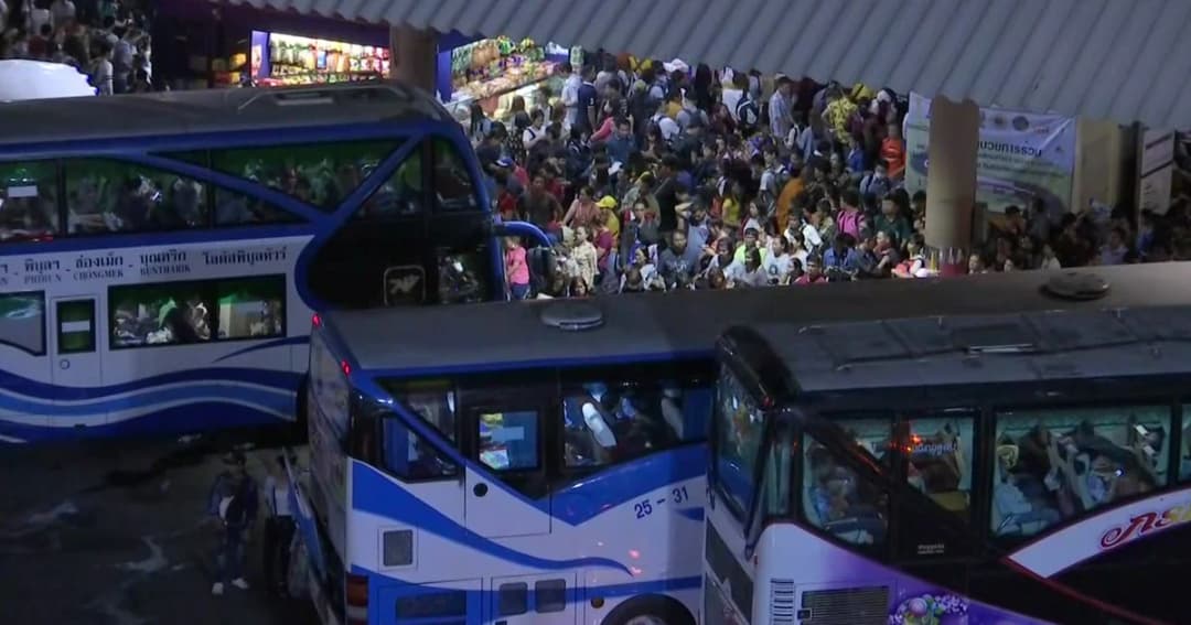 บรรยากาศผู้โดยสารที่หมอชิต เหยียบ 1.5 แสนคน รอเดินทางกลับบ้าน