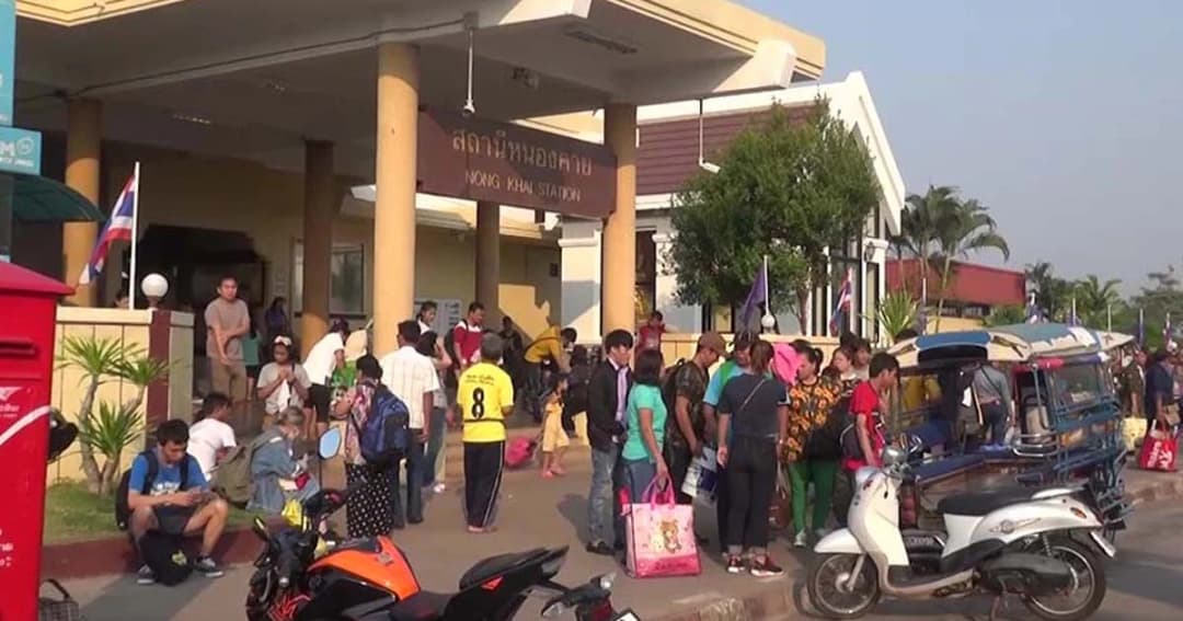 สถานีรถไฟหนองคายแน่น แรงงานไทย-ลาวแห่กลับบ้าน