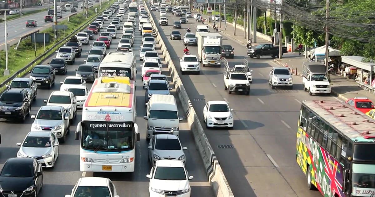ถ.พหลโยธิน ช่วงปทุมฯ เริ่มมีรถเต็มพื้นที่-เร่งระบาย