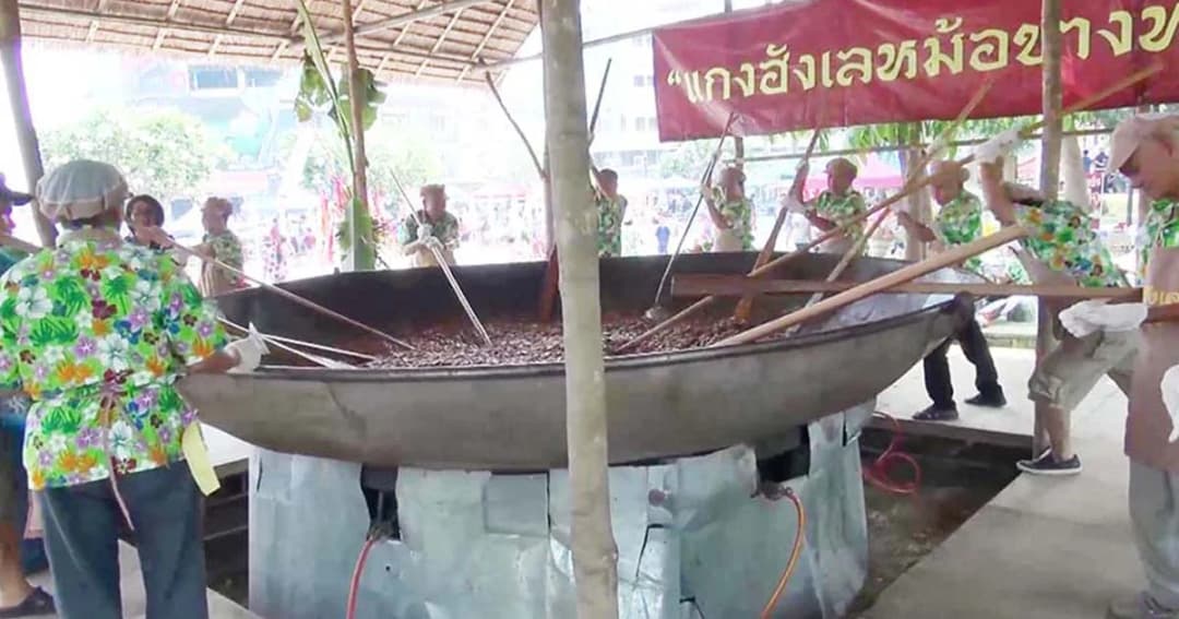 แกงฮังเลรวมใจ 43 ชุมชนแกงแจกเย็นนี้ 1,000 กิโล