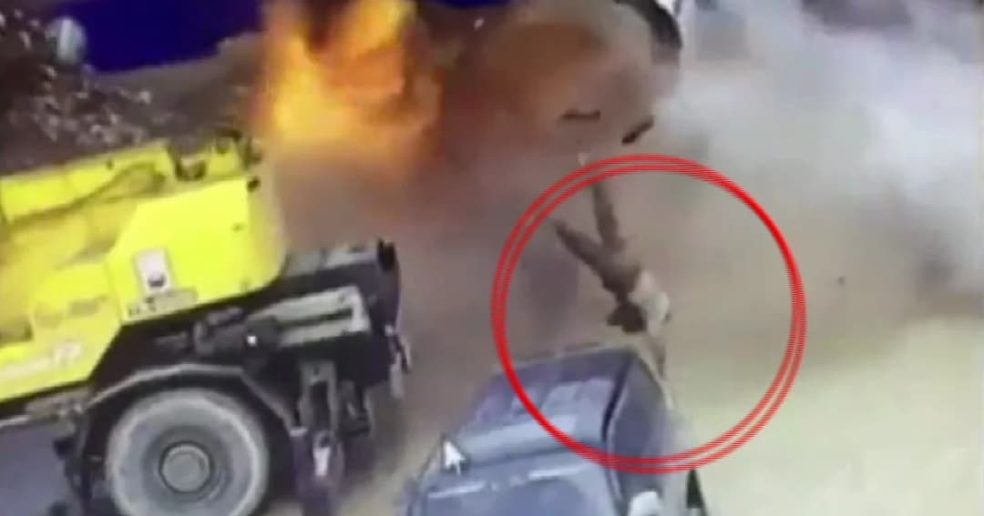 คนงานรัสเซียตัดแทงค์น้ำมัน ระเบิดอัดร่างปลิวดับคาที่ (คลิป)