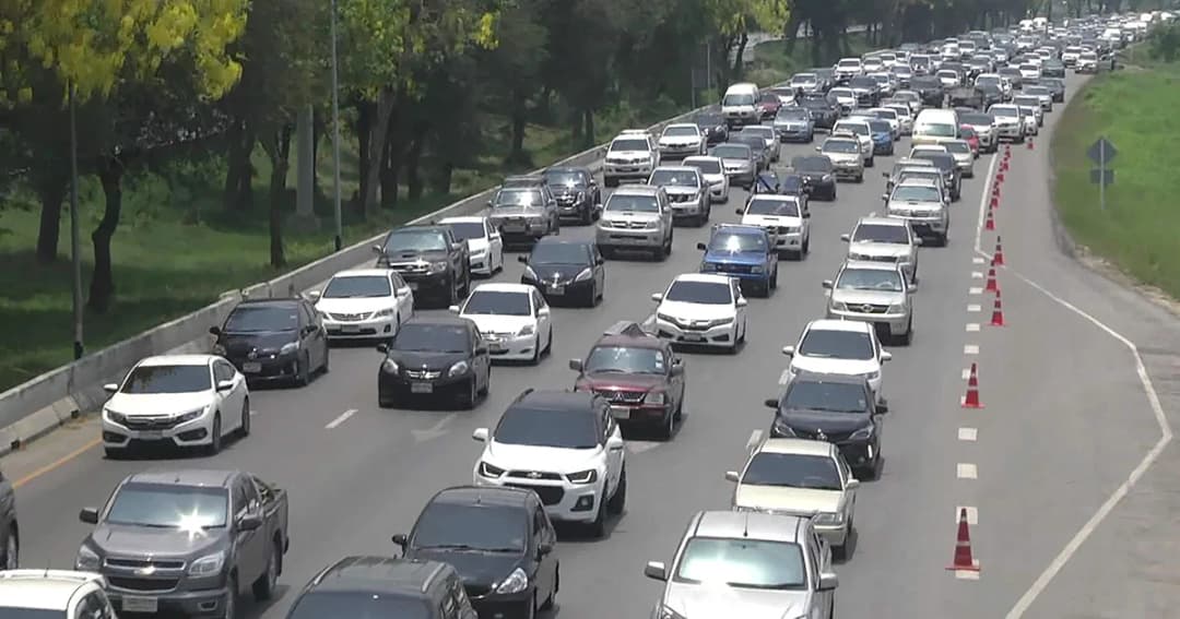 ถนนสายเอเชีย มุ่งหน้าภาคเหนือ การจราจรคับคั่ง