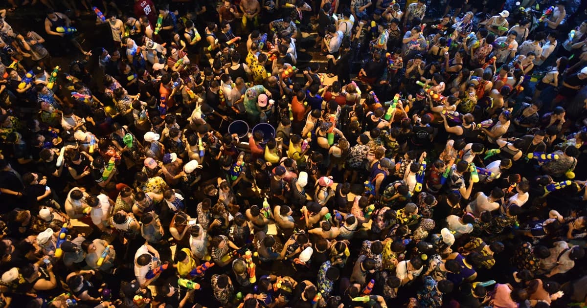 เช็กด่วน ! ถนน 6 สายห้ามเล่น กับอีก 6 สาย ปิดถนนให้เล่นน้ำสงกรานต์