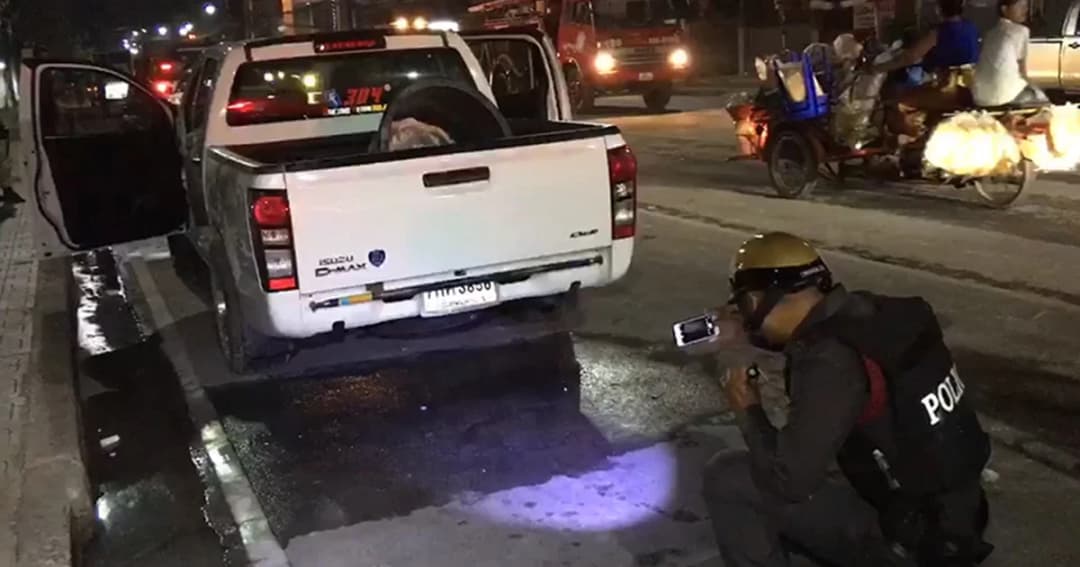 หนุ่มเมาไม่พอใจ ตร.สั่งเลิกเล่นน้ำ ซิ่งรถประชด