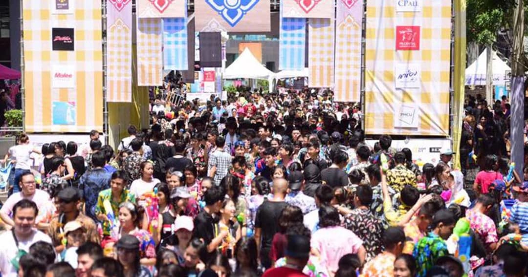 สงกรานต์ผ้าขาวม้า สยามฯ วันที่ 2 สุดคึกคัก คนแน่นมาก !